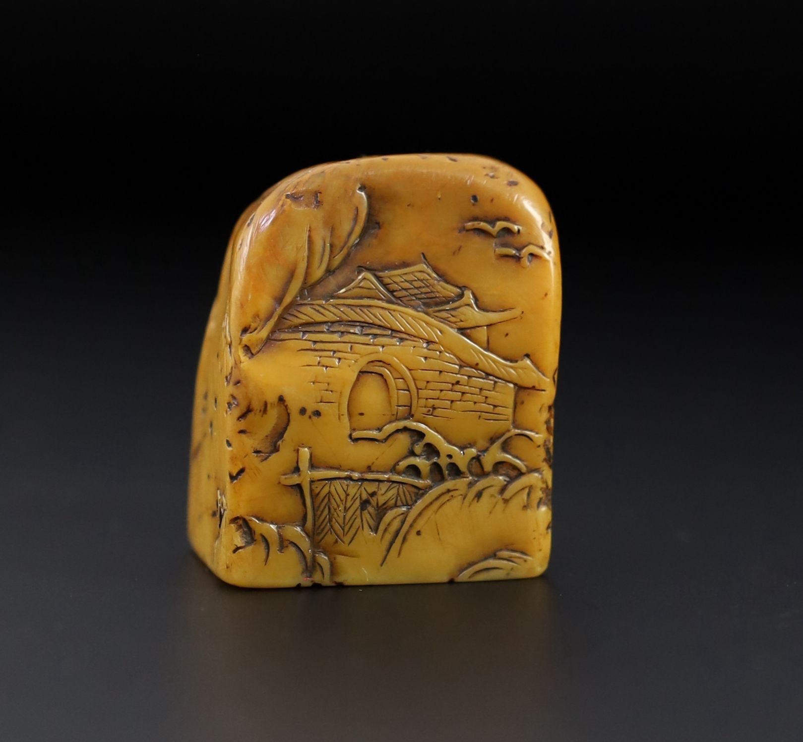 A Chinese Shoushan stone seal, early 20th century, 4cm high